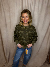 Load image into Gallery viewer, Camo Top