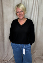 Load image into Gallery viewer, Mid Rise Pleated Jean