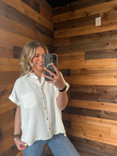 Load image into Gallery viewer, Everyday Airflow Button UP